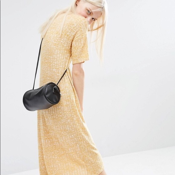 Monki • Midi T-Shirt Dress Yellow Size Small - Picture 2 of 3